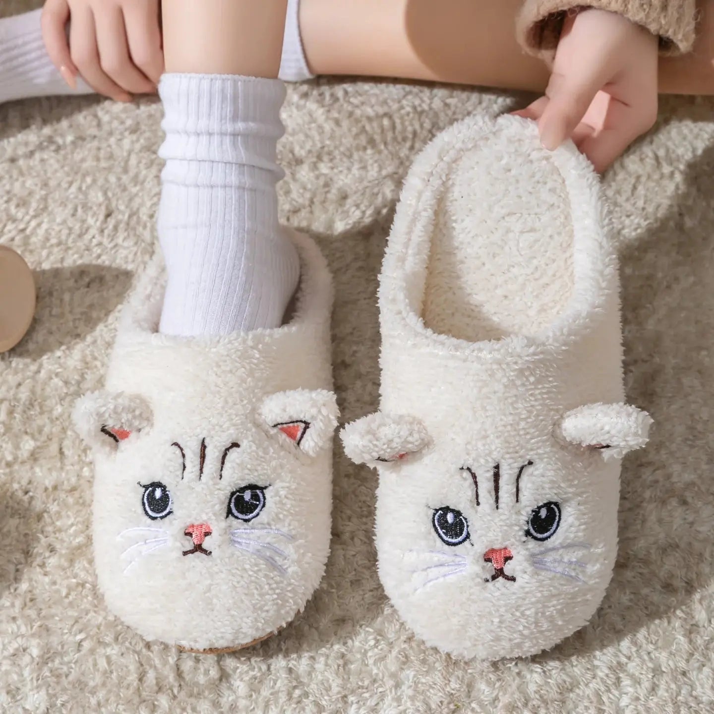 Pantofole unisex in peluche con design di gattino carino, per autunno e inverno, da usare in casa con suola antiscivolo morbida, comode e calde, unisex Il mio negozio